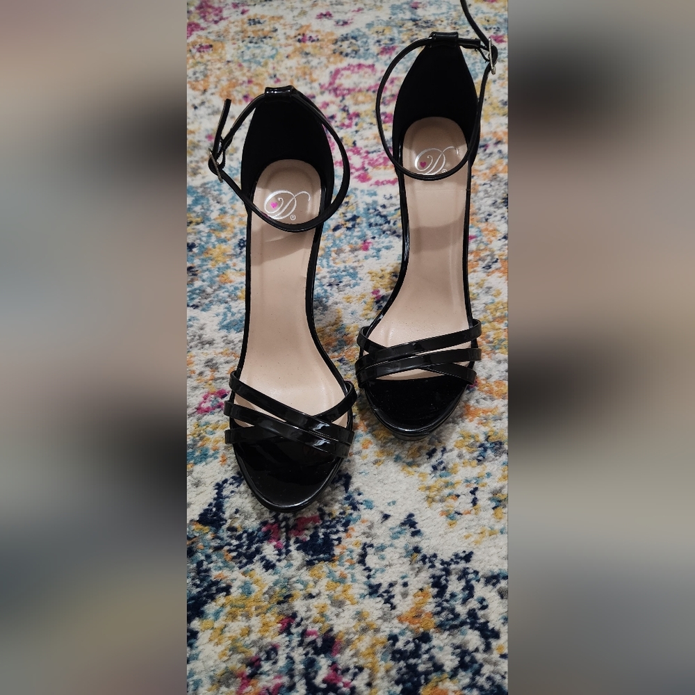 Heart in D black patent strappy heels